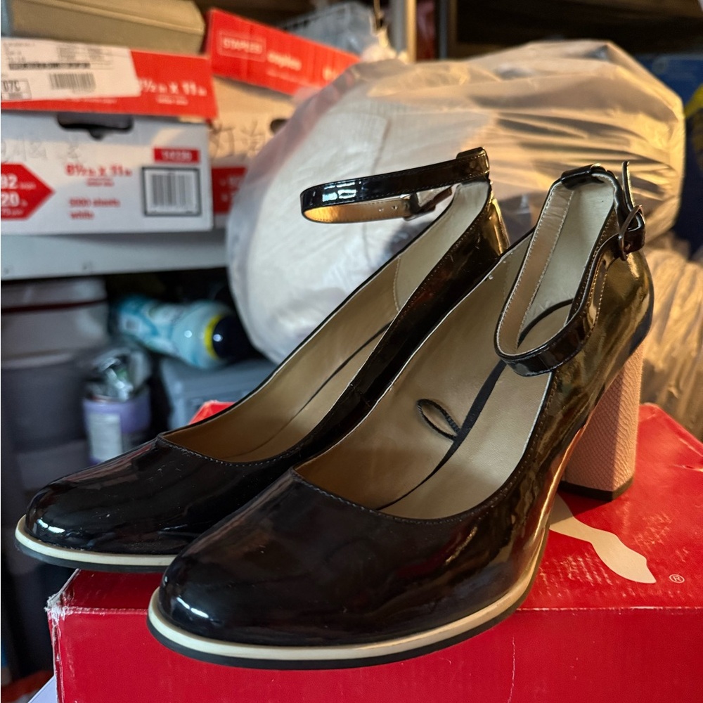 Joe Fresh Black and Cream Heels